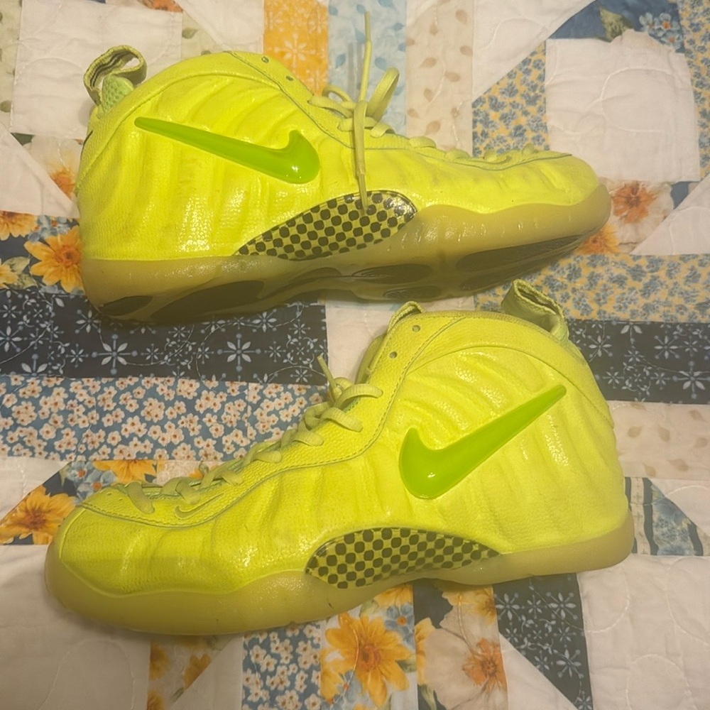 Nike Foamposite 2014 Volt Neon Size 8.5